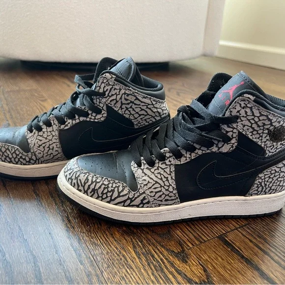 Jordan Ele print Boys 6.5Y Black and Gray Sneakers - Picture 4 of 5